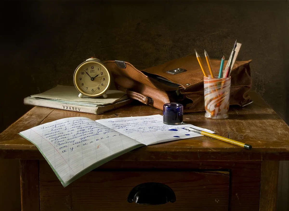 Morning Pages vs Evening Pages: Choosing the Right Time to Write